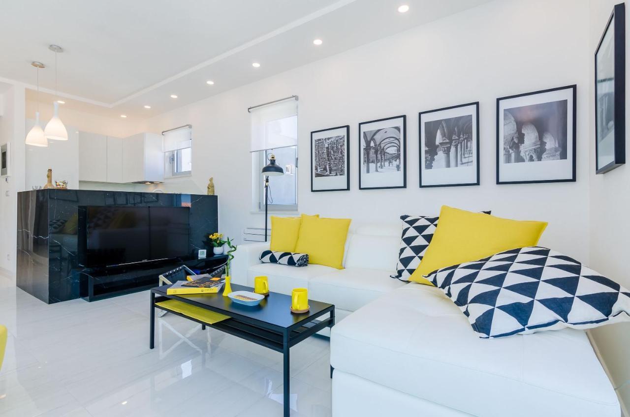 Modern Luxury With Swimming Pool - Bayside View Apartment